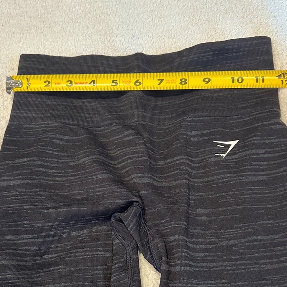 Gymshark Black Patterned Leggings size small ( small crack in logo) - Picture 9 of 10